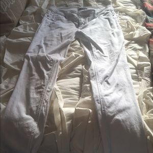 White, distressed skinny jean
