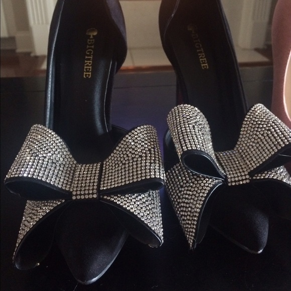 Red bottoms!!!! Sexy bows!!