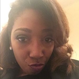 Meet your Posher, Monique