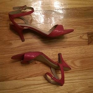 Pink Ellen Tracy 2" sandals, size 9M
