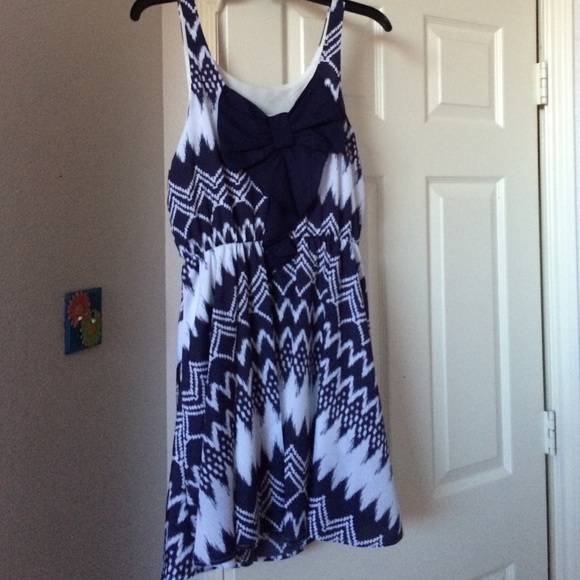 Dress - Picture 2 of 4