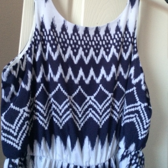 Dress - Picture 4 of 4