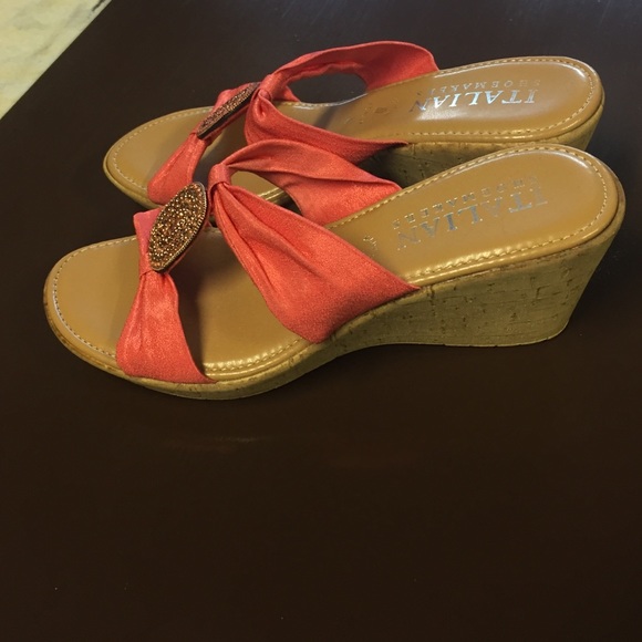 Coral wedges- like new!