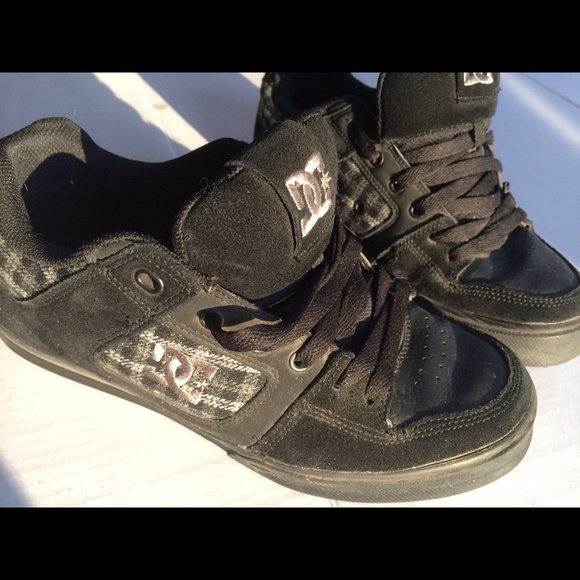 DC black and grey plaid skater shoes