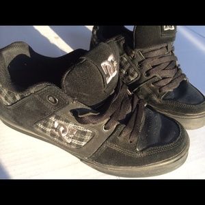 DC black and grey plaid skater shoes