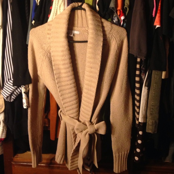 🌿Tan Old Navy Sweater🌿 DONATED! - Picture 1 of 4