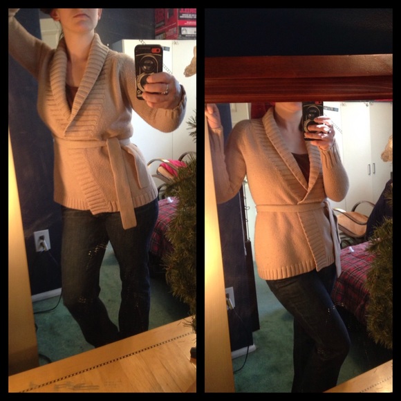 🌿Tan Old Navy Sweater🌿 DONATED! - Picture 4 of 4