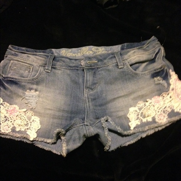Nwt denim shorts with crochet stitching