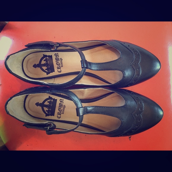 Crown Vintage Brand T-Strap Oxford Flats SZ 6.5