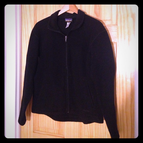 Patagonia zip-up fleece - size M