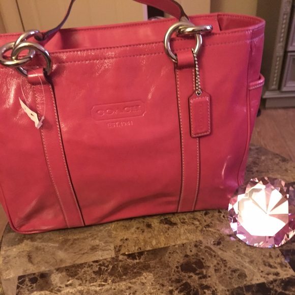 SOLD! LOCAL! COACH Pink Patent Leather Bag - Picture 3 of 4