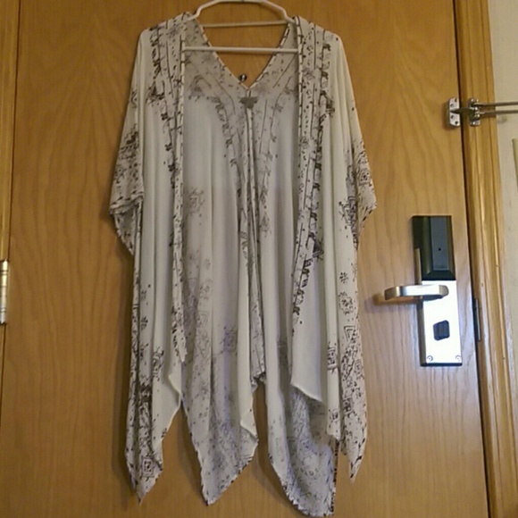 ✨ SOLD ✨ Ecote Crinkle Square Kimono Jacket - Picture 2 of 3