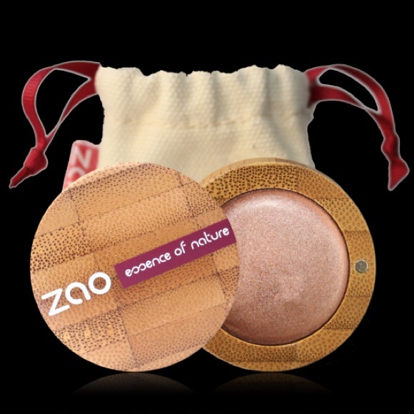 Zao organic refillable Italian cream eyeshadow.