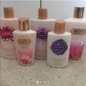 ✨SOLD✨. VS lotion!