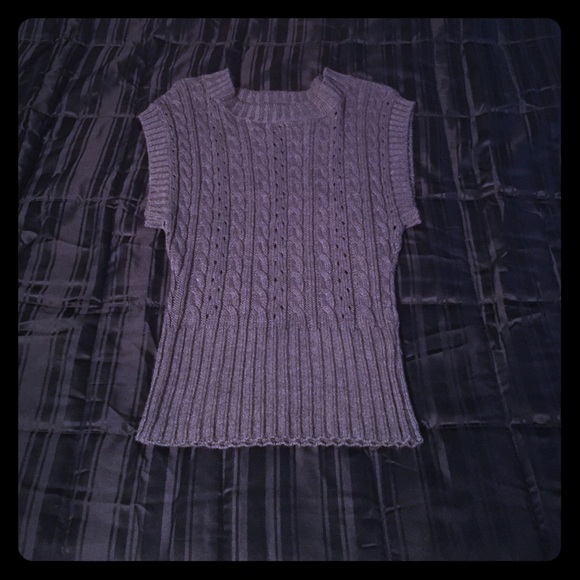 Gray short sleeved sweater