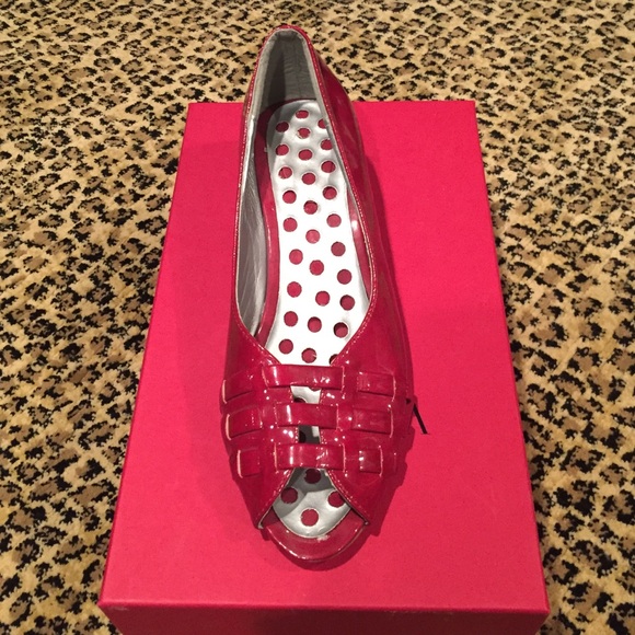 Shoes - REF HOT kitten Heel Sz 39/9. Brand new