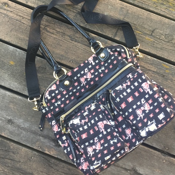 🌟PRICE⬇️🎉HP BEST IN BAGS PARTY🎉🎉Betsy Johnson