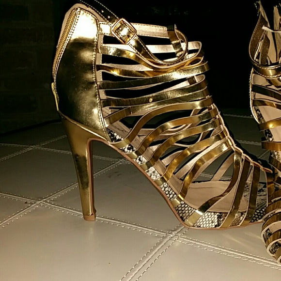 Peep toe bootie heels - Picture 2 of 3