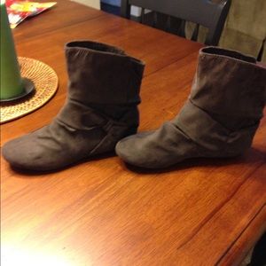 Size 7.5 dark brown boots