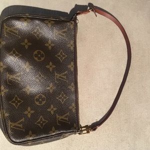 Louis Vuitton pouchette