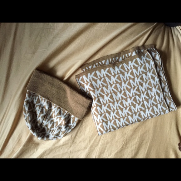Michael Kors beanie set! - Picture 1 of 3