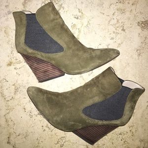 Steve Madden Maliik Wedge: Army Green, Suede