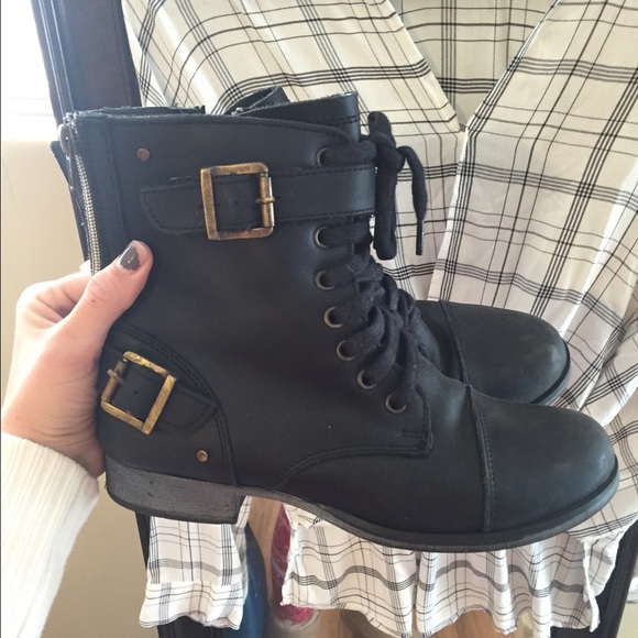 **SOLD**Dolce Vita combat boots