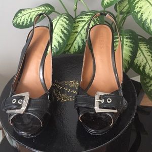Guess heels black peep toe worn in good condition