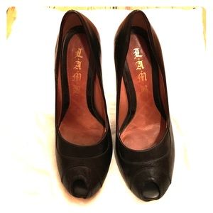 Leather peeptoe heels with small front platform