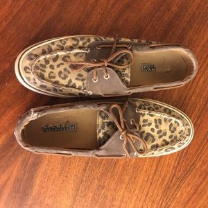 Used Leopard Sperry women size 9