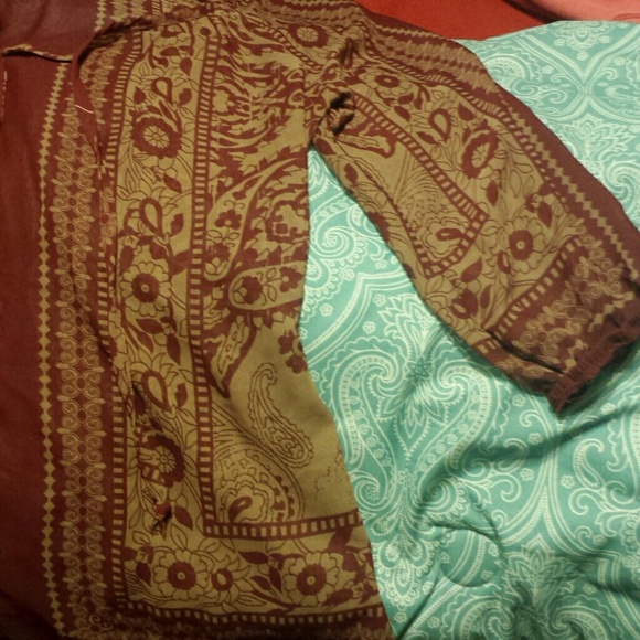 Burgundy and gray top - Picture 2 of 3