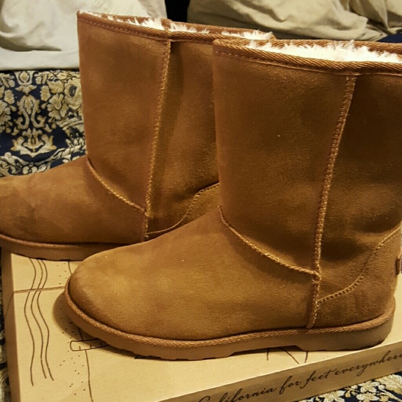 Boots - Picture 3 of 3