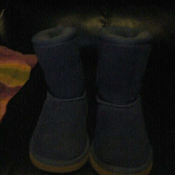Uggs - Picture 2 of 2