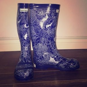 Bearpaw rain boots 💦