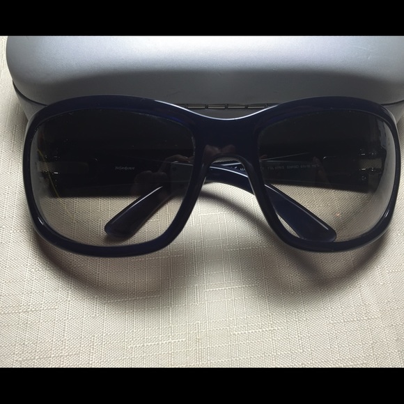 Authentic Gorgeous Yves Saint Laurent Sunglasses🕶