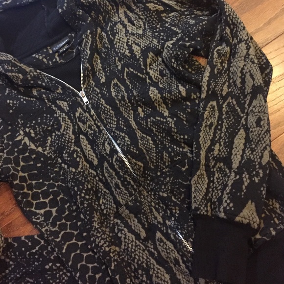 Daytrip amazing print, zipper hoodie! Women's S - Picture 3 of 3