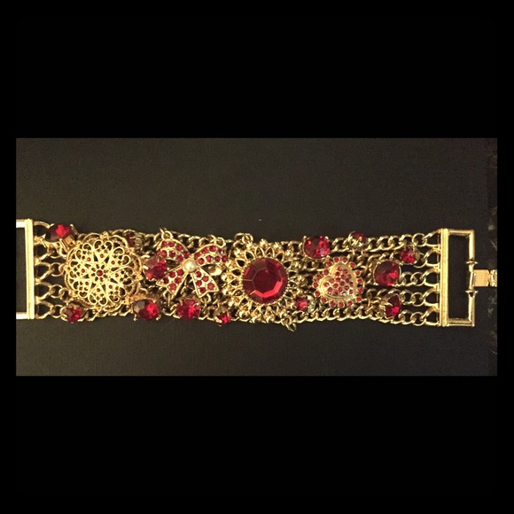 Glamorous bracelet