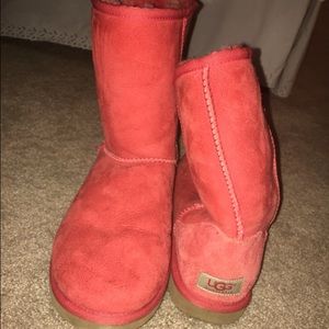 Lipstick colored short uggs size 9