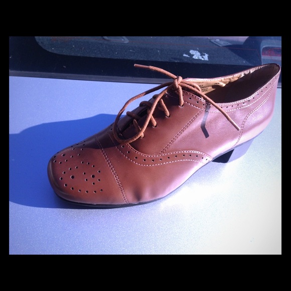 Shoes - Brown Oxford shoes with a small heel