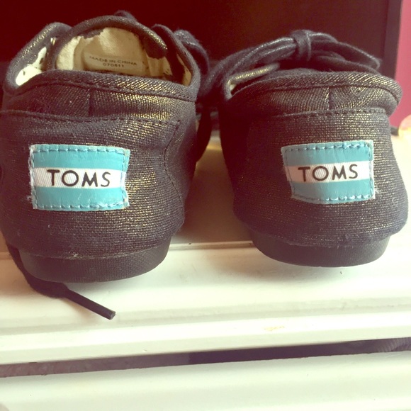 Lace up gold and black TOMS