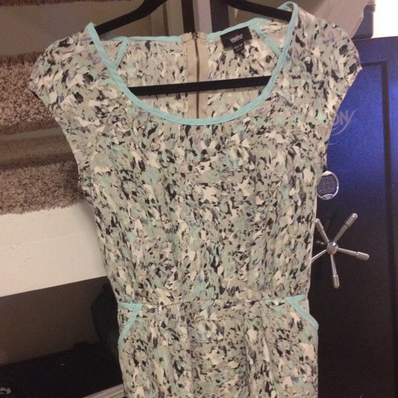 Patterned Target Dress - Picture 2 of 4