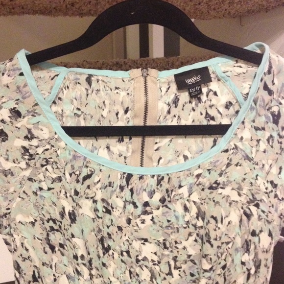 Patterned Target Dress - Picture 3 of 4