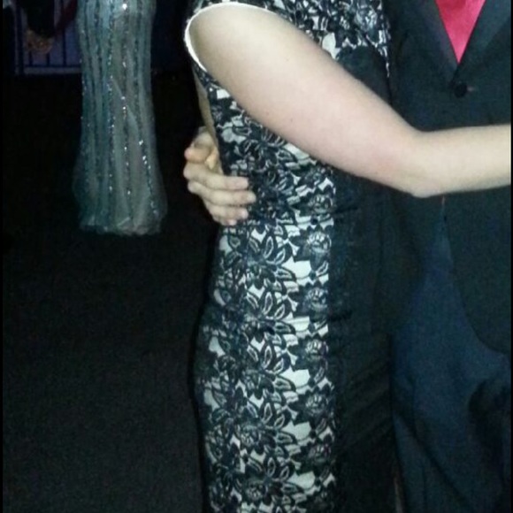 Prom dress - Picture 2 of 4