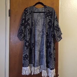 Khole Kardashian kimono. Lightly worn.
