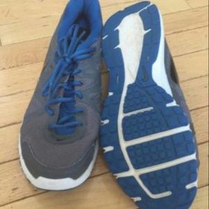 Nike Revolution 2 - BARELY WORN