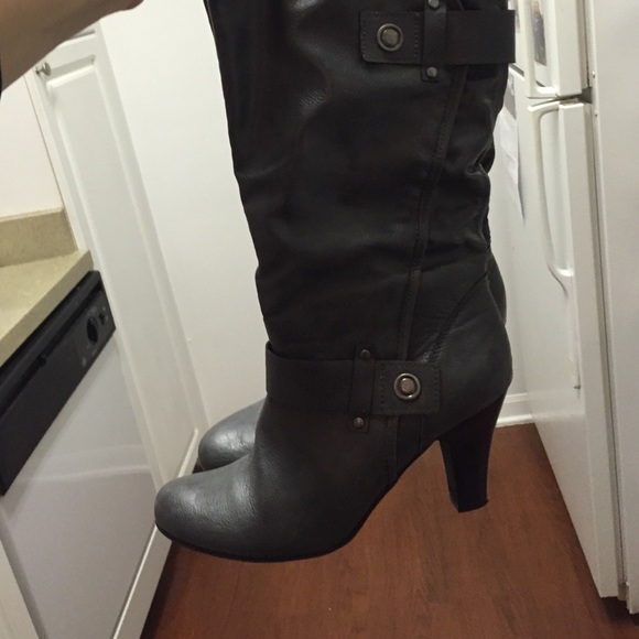 Nice grey boots - Picture 2 of 3