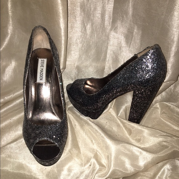 Glitter pumps