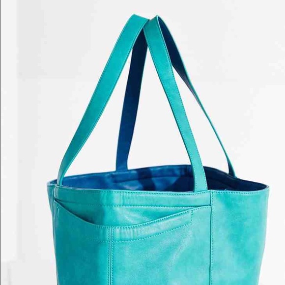 Urban Outfitters Vegan Leather Reversible Tote - Picture 2 of 4