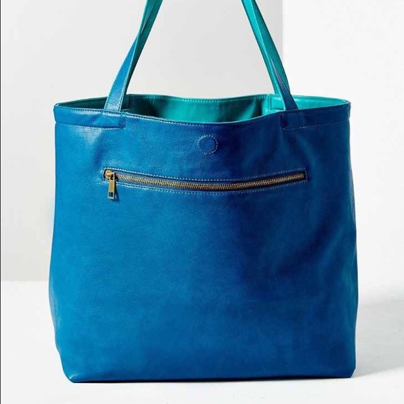 Urban Outfitters Vegan Leather Reversible Tote - Picture 4 of 4