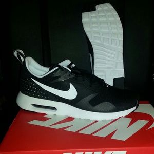 BUNDLE: Nike Air Max Tavas & Adidas D Rose Playoff